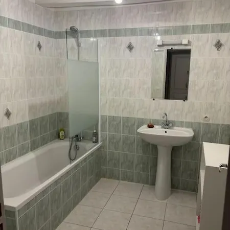 Appartement Situe Au Coeur De Brissac-Quince Extérieur photo